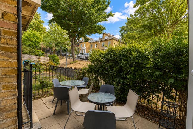 🏡 5 Rooms Available in a Spacious 5-Bedroom Main Photo