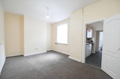 Double Room, Newly Decorated, Salford Uni Location Main Photo