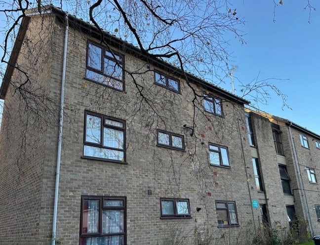 Double room available in a well-located NR2 flat  Main Photo