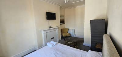 Good Sized Bedroom Town Centre(Weekly Pay) Main Photo