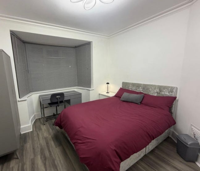 Modern house in Great Barr Birmingham 1 room left Main Photo