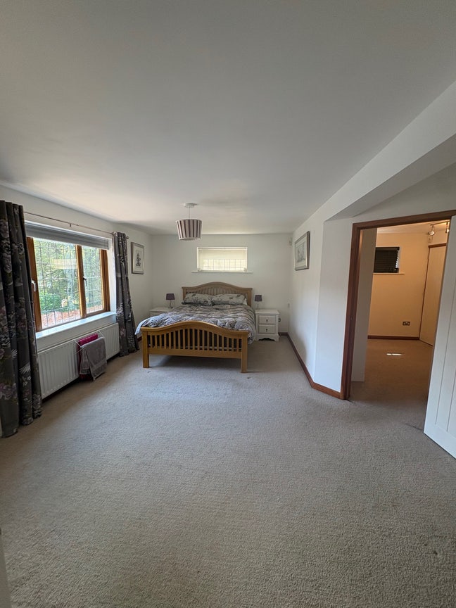 Spacious En-suite double room in stunning home Main Photo