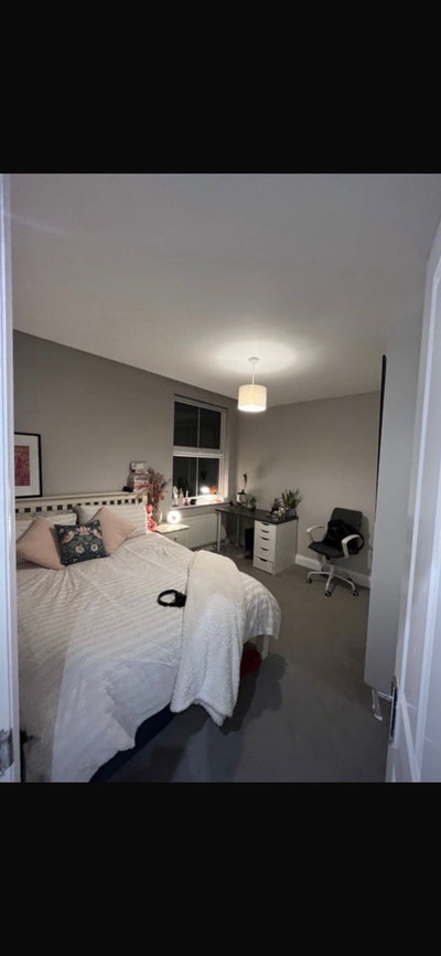 Double Room Available in Oval Main Photo