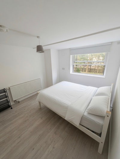 Spacious Double Room in Notting Hill w/ park view Main Photo
