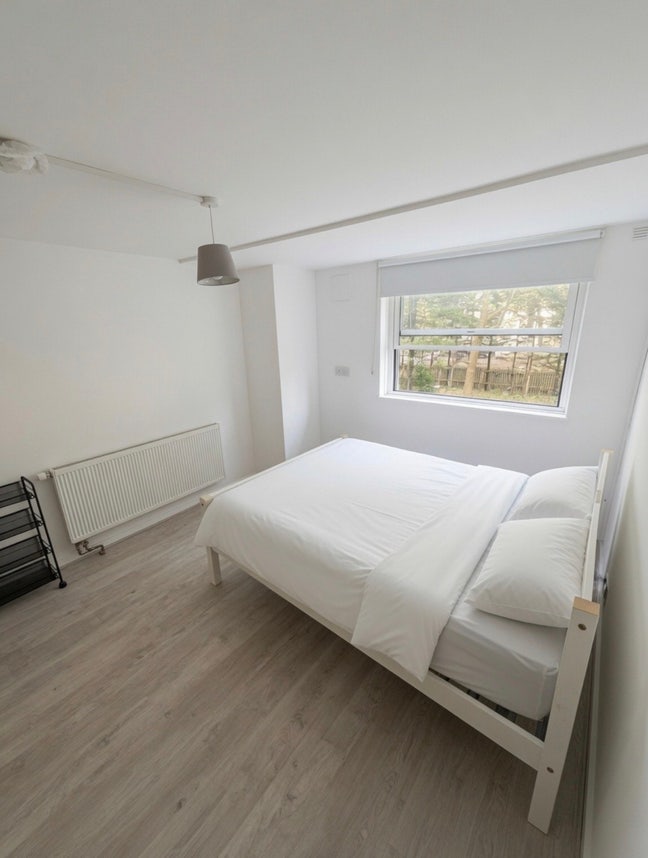 Spacious Double Room in Notting Hill w/ park view Main Photo