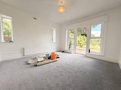 Newly Decorated Garden Flat Main Photo