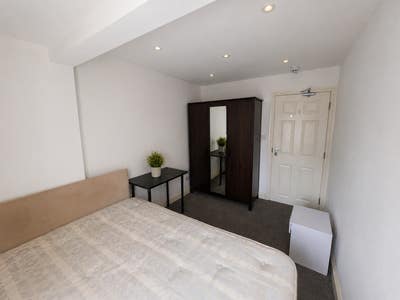 KT1 3QB Super Room Close to Kingston Hospital Main Photo