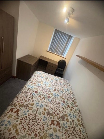 Single  room available MK14 6DD Main Photo