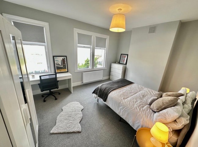 Huge bright double room available in Tooting  Main Photo