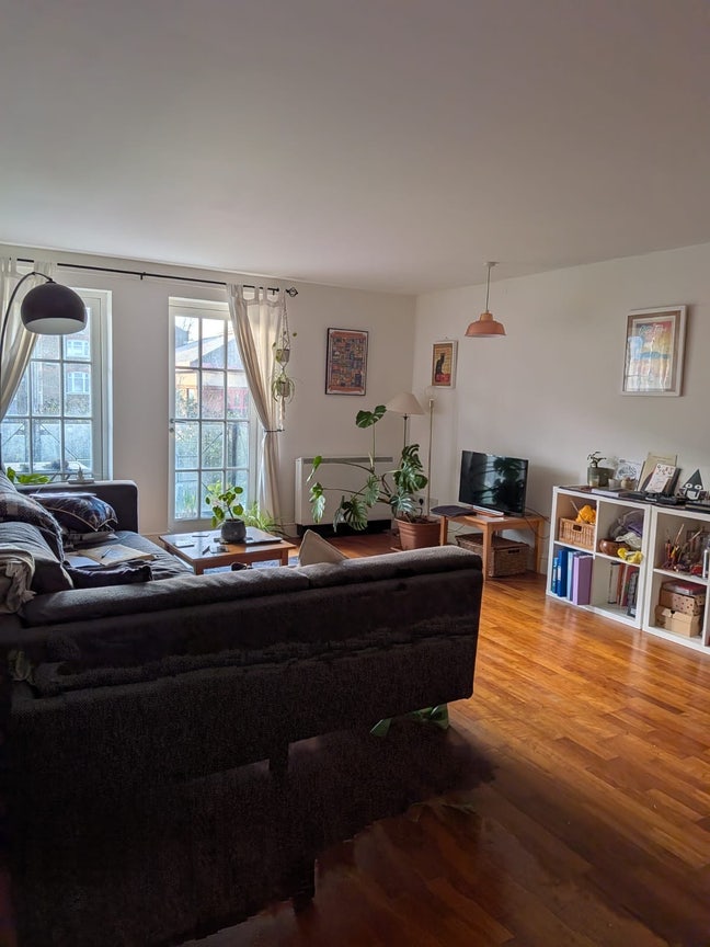 En-suite Double room in Mile End, &pound;1150 per month. Main Photo