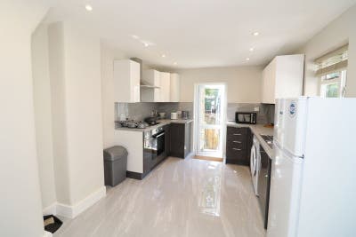 3 Beautiful Double Rooms in Hackney/Victoria Park Main Photo