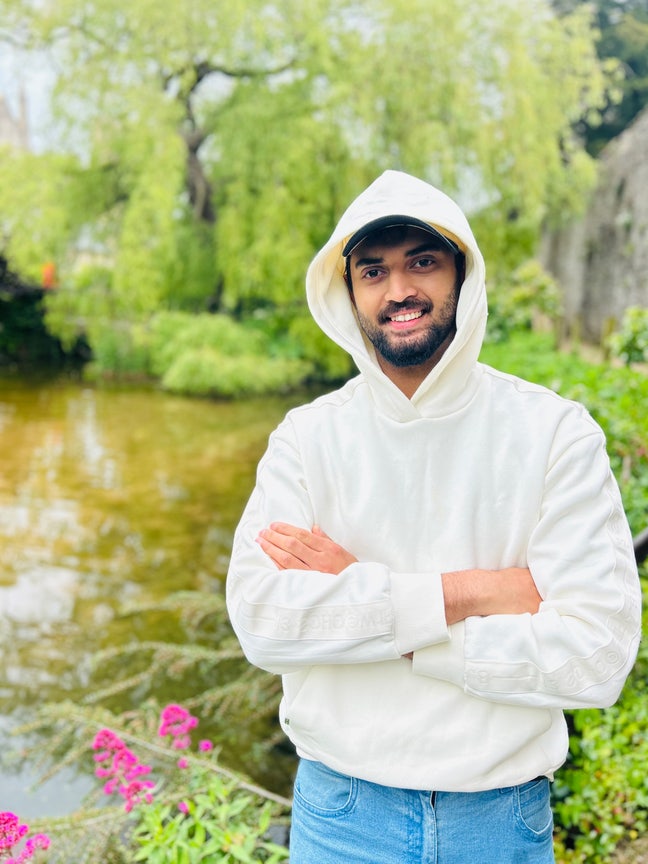 I am a male working professional  aged 27. I ... Main Photo