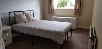 Double  Room. Off road parking. Hazeley Heath.  Main Photo