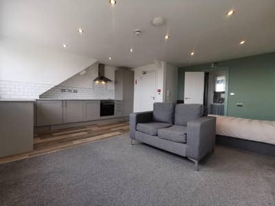 Modern Studio Flat | Furnished | City Views 🌆 Main Photo