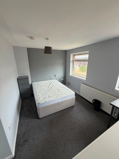 Spacious Double Room to Rent Hatfiled AL10 Main Photo