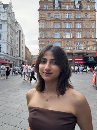 25 year old Female seeks a single or double room Main Photo