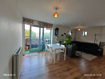 2dbl‑beds, huge living room, balcony swiss cottage Main Photo