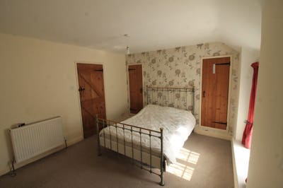 Nice room available Main Photo