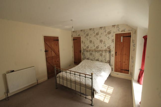 Nice room available Main Photo