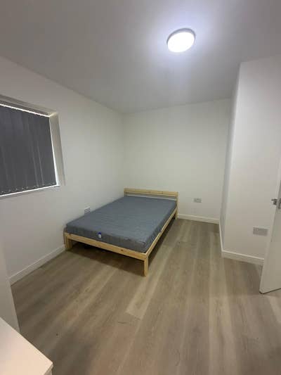 Studio Flats to Rent in Buckinghamshire (HP9 2PD) Main Photo