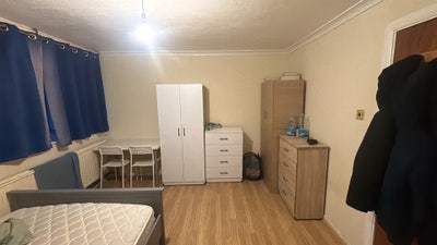 Large Double Room for Couple| Stratford E15 |  Main Photo