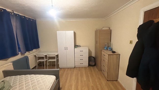 Large Double Room for Couple| Stratford E15 |  Main Photo