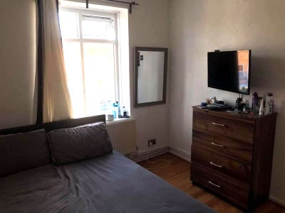 Spacious Furnished Master Double Room 92FD Main Photo