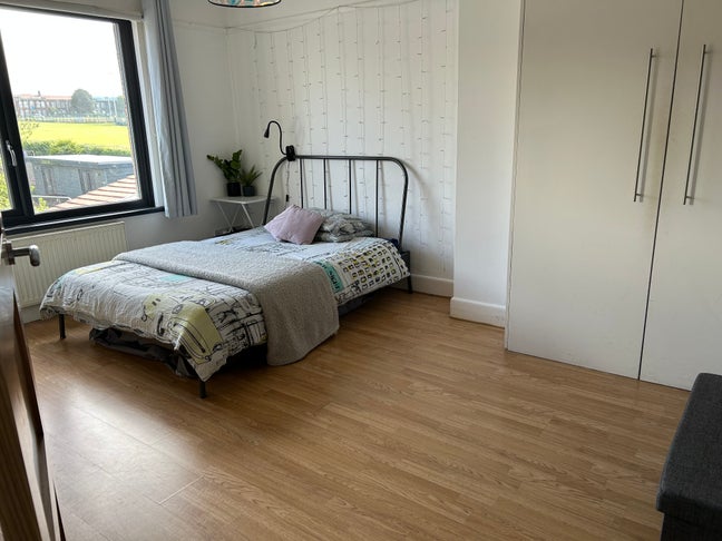Bright Double Room in Hove Home – All Bills inc Main Photo