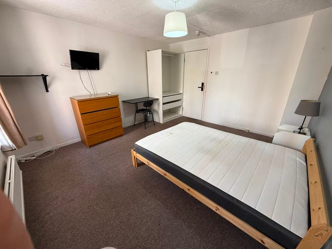 Standard Room to Let - Central Milton Keynes, MK9  Main Photo