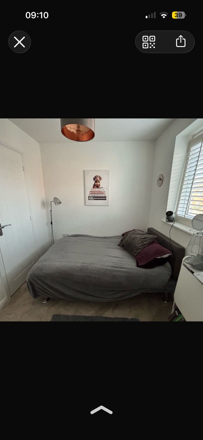 Small Double Room in a House Share Main Photo