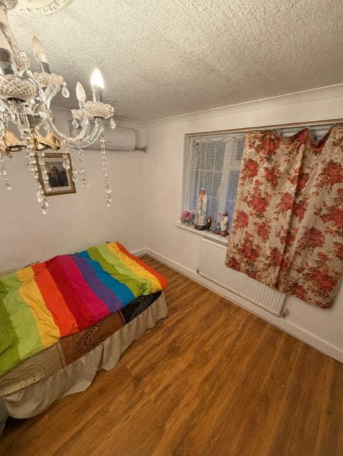 Beautiful Room Ready Now–Great Location & Facility Main Photo