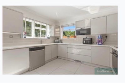 Large double bedroom in Woodford, IG8 Main Photo