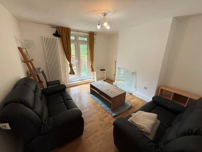 Bright 3-Bed With Garden in Peaceful Setting! Main Photo