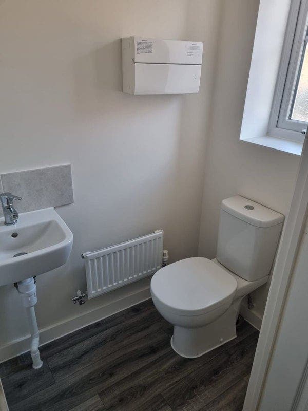🏡 2-Bed Home | Garden & Driveway Parking Main Photo