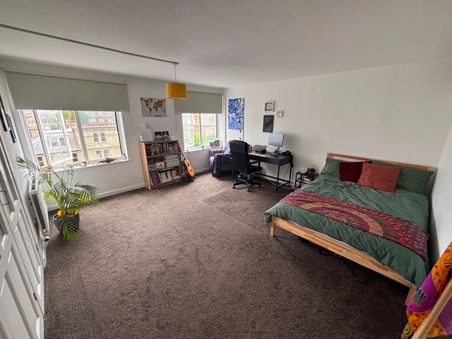 🌊 Spacious Unfurnished Double Room with Sea View Main Photo