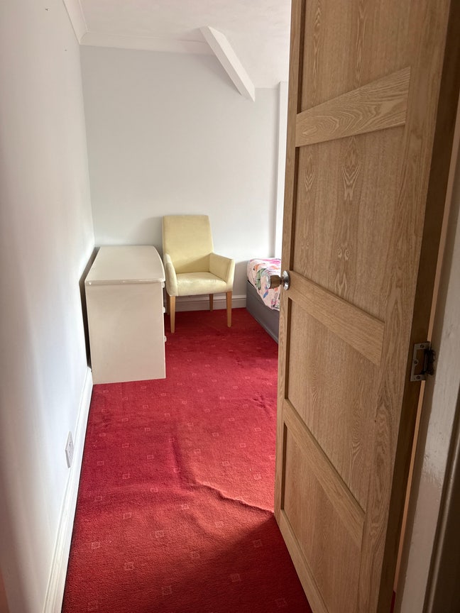 Double bed available in shared house Main Photo