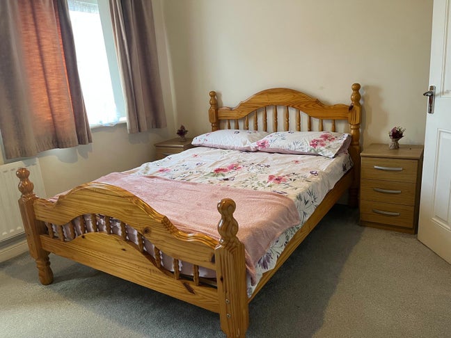  FEMALE  preferred  house  share
 Main Photo