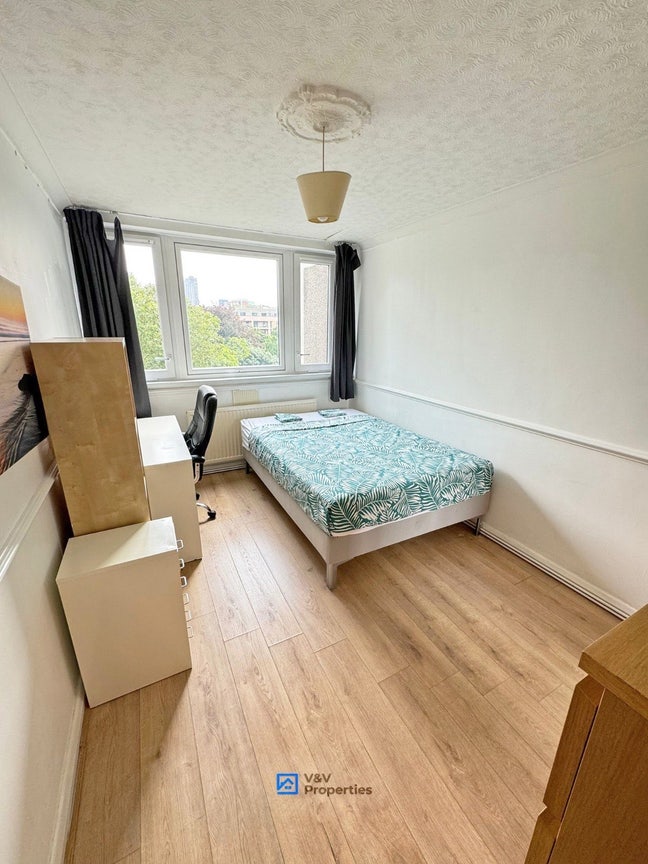 🏡 Move In August – Book Your Home in Angel Now! 🏡 Main Photo