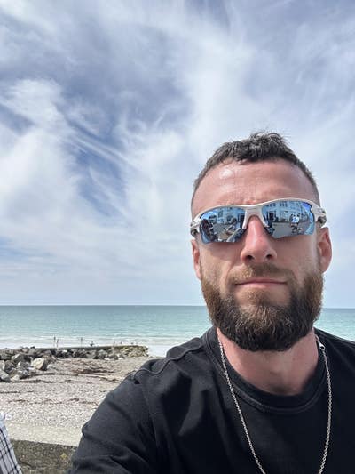 Professional Male seeks a single or double room Main Photo