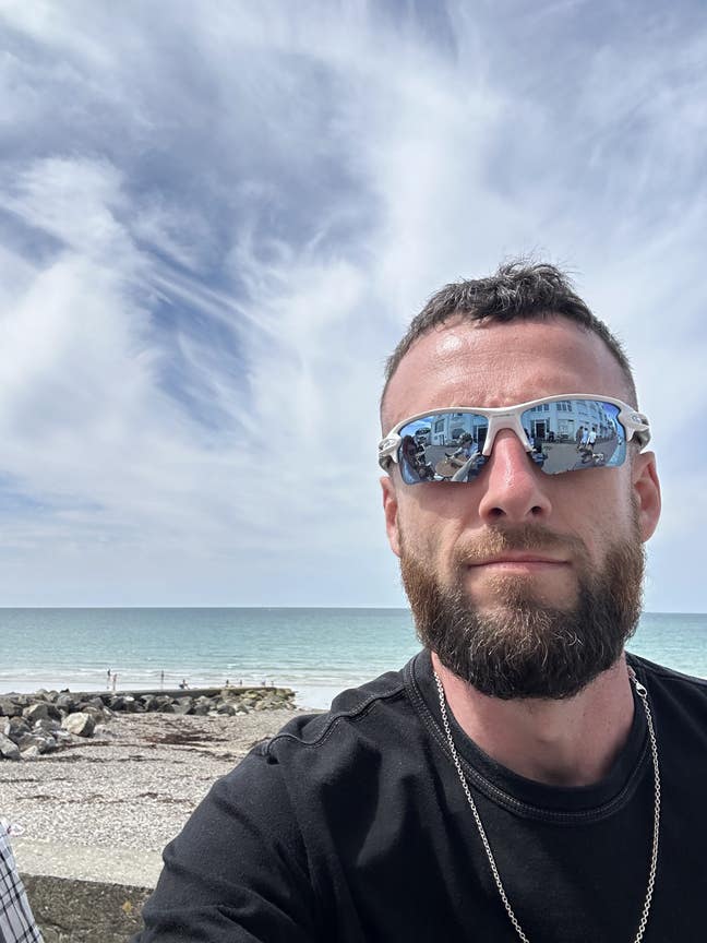 Professional Male seeks a single or double room Main Photo