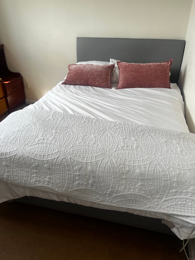 Double Room Peartree Bridge Main Photo