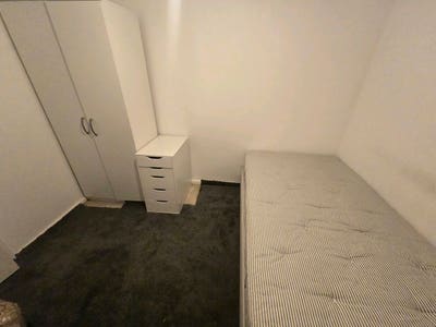 Room for rent females only Main Photo