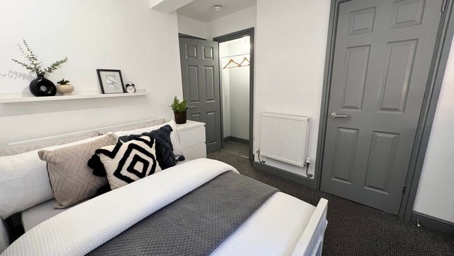Double Room Town Centre | Deposit Free Option Main Photo