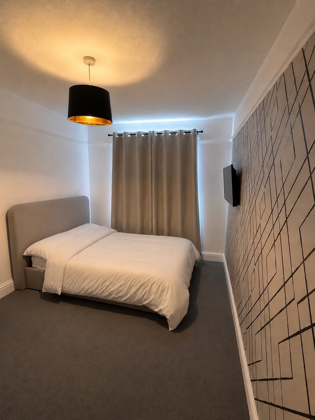 Double Room with private parking space and ensuite Main Photo