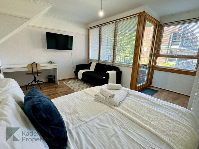 3 Double Bedrooms close to UCL,Warren Street Main Photo