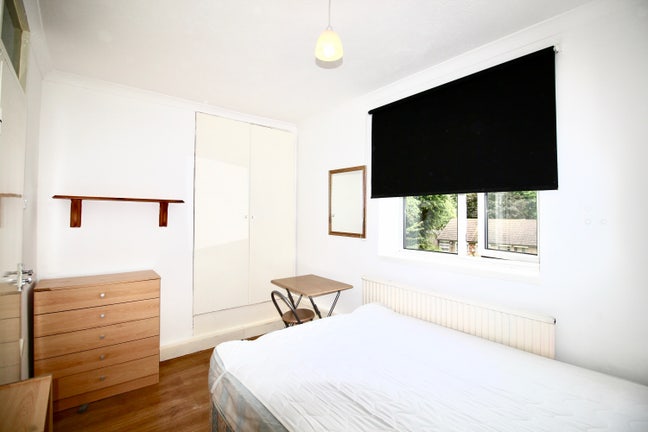 Large Double room W6 9BX Main Photo