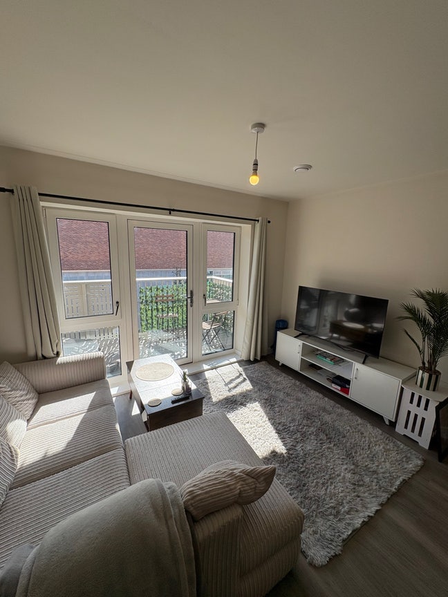 Spacious 1-bed flat (bills inc!) for 3 month let Main Photo