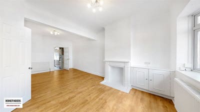 Three-bedroom house on Cheddington Road, Edmonton. Main Photo