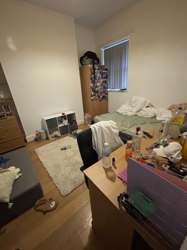 URGENT-Swansea Student Room Available-Takeovee Main Photo
