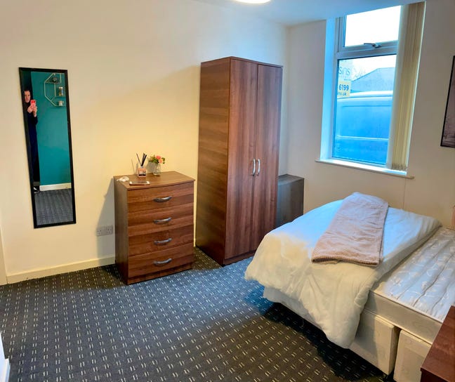 Modern En-Suite Room – Failsworth – M35 Main Photo